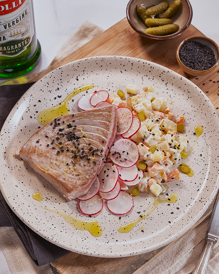 THE RECIPE IS SIMPLE: RED TUNA with Russian salad