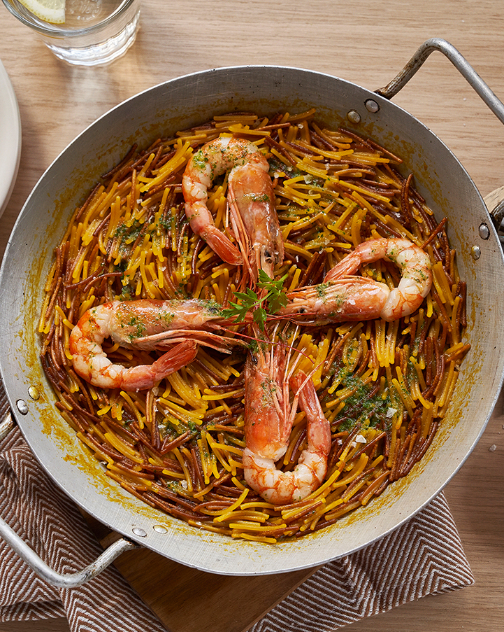 THE RECIPE IS SIMPLE: NOODLES of jumbo shrimp