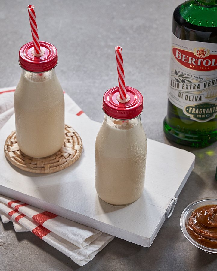 THE RECIPE IS SIMPLE: SHAKE of dulce de leche