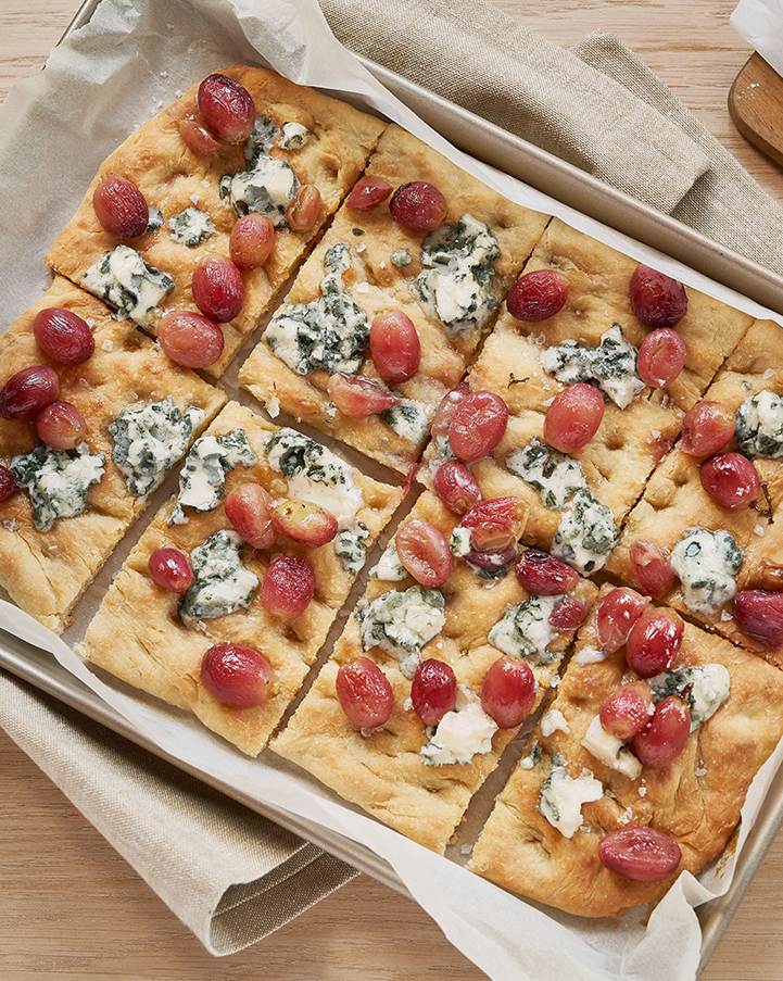 THE RECIPE IS SIMPLE: BREAD with figs & blue cheese