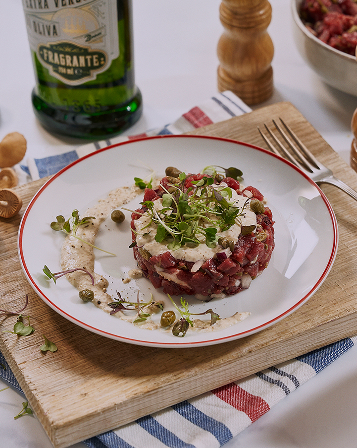 STEAK TARTAR with wild mushroom cream